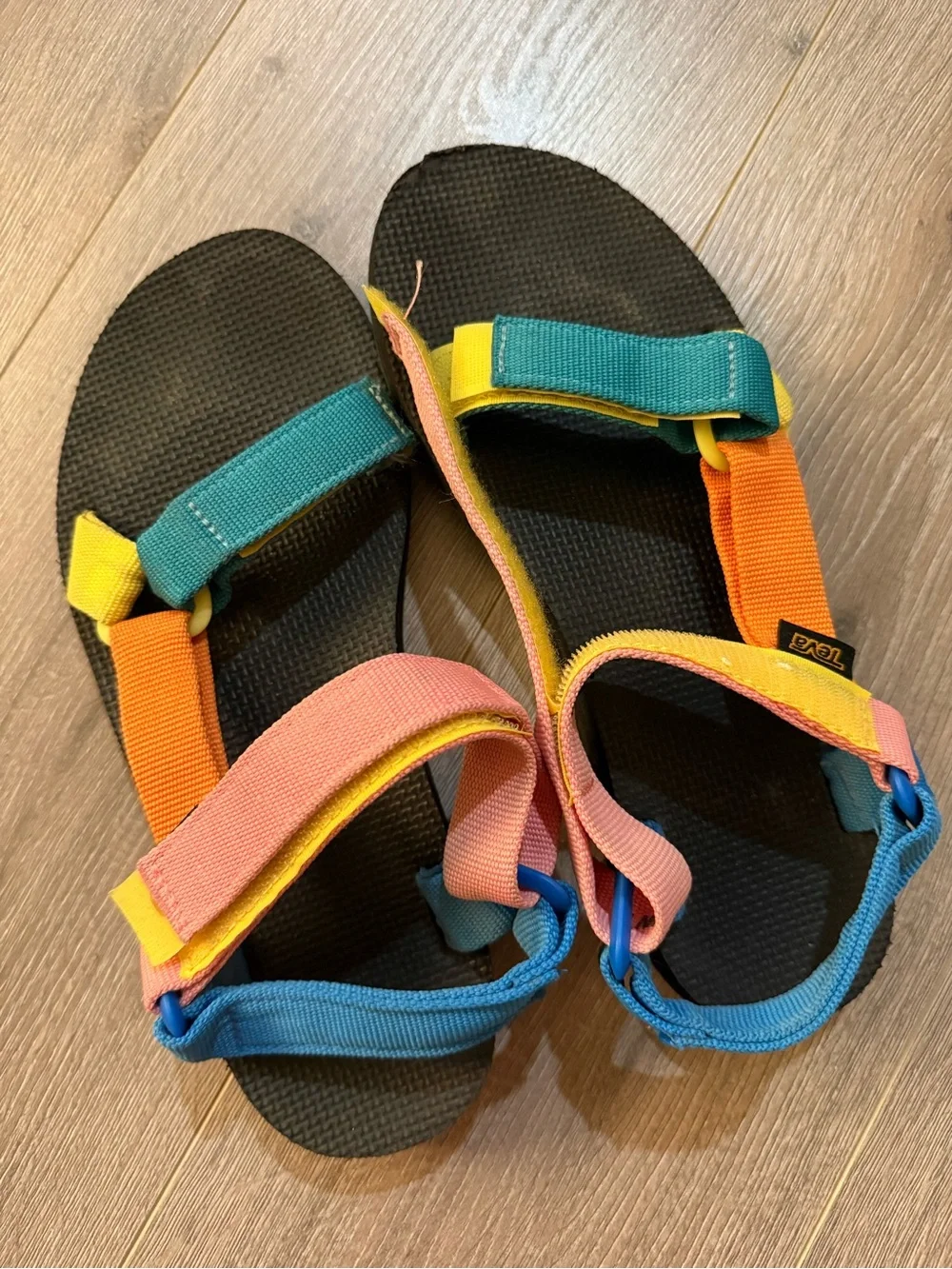 TEVA Multicolor Strap Universal Sandals (Women’s 7)